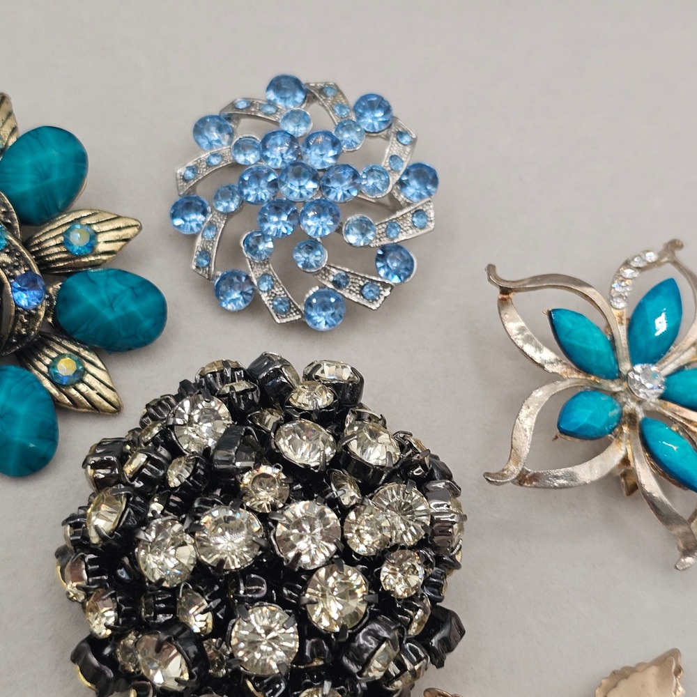 Floral Rhinestone Brooch Lot 13pc Colorful Vintage to Modern Pins - Picture 9 of 16